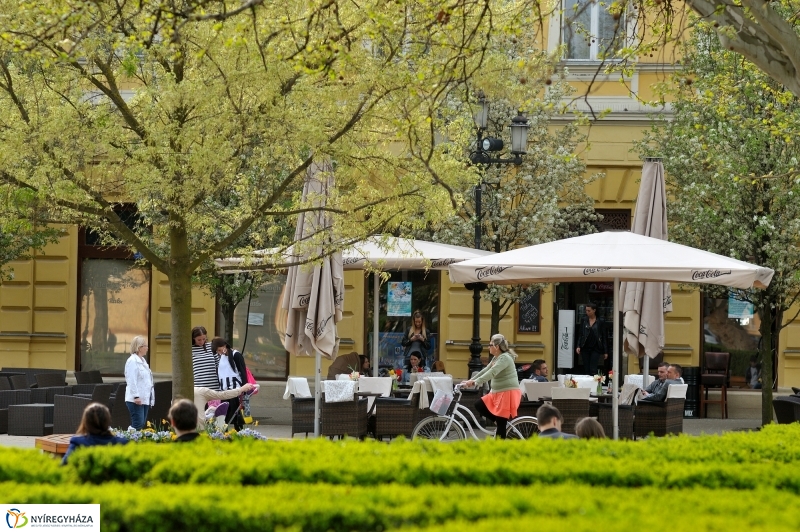 Tavaszi délután a belvárosban