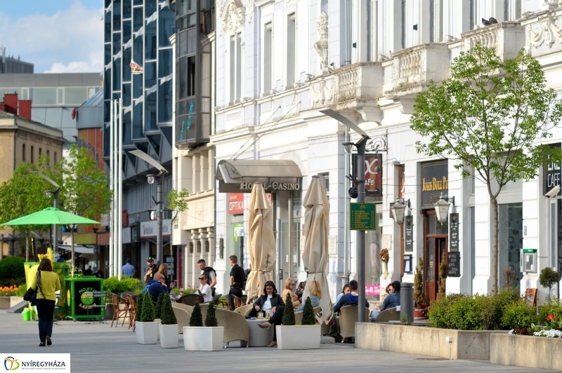 Tavaszi délután a belvárosban