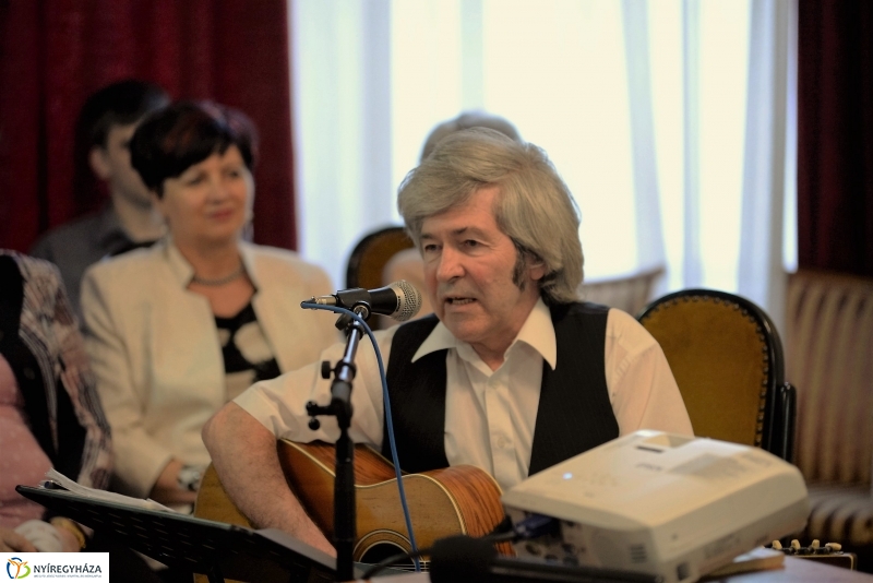 Portréfilmek, zene, a Tünet Együttes fellépése a Bencs Villában