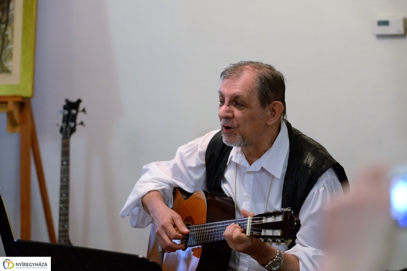 Portréfilmek, zene, a Tünet Együttes fellépése a Bencs Villában