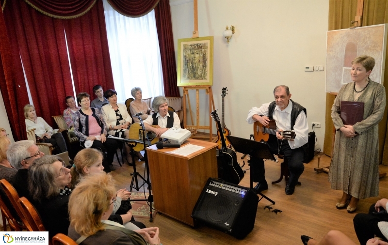 Portréfilmek, zene, a Tünet Együttes fellépése a Bencs Villában