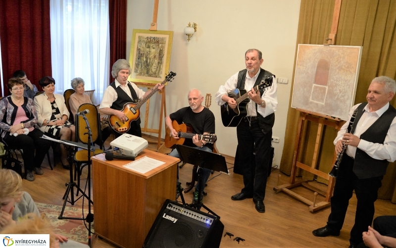 Portréfilmek, zene, a Tünet Együttes fellépése a Bencs Villában