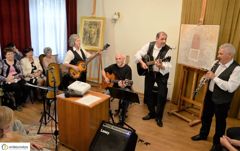 Portréfilmek, zene, a Tünet Együttes fellépése a Bencs Villában