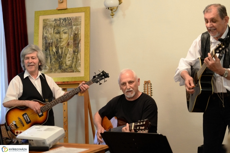 Portréfilmek, zene, a Tünet Együttes fellépése a Bencs Villában