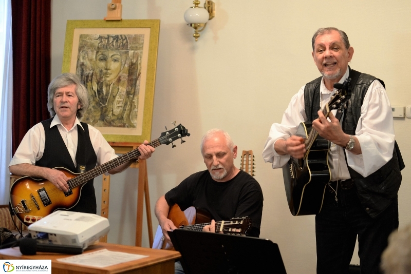 Portréfilmek, zene, a Tünet Együttes fellépése a Bencs Villában