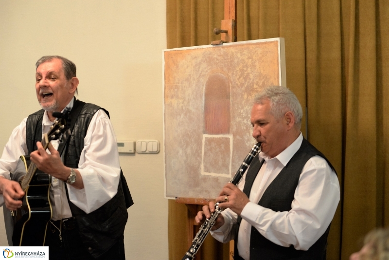 Portréfilmek, zene, a Tünet Együttes fellépése a Bencs Villában