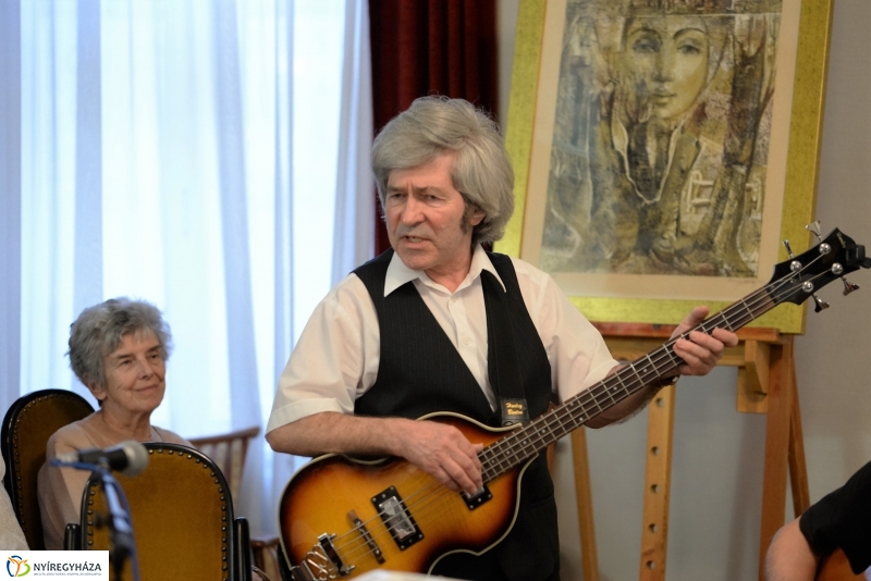 Portréfilmek, zene, a Tünet Együttes fellépése a Bencs Villában