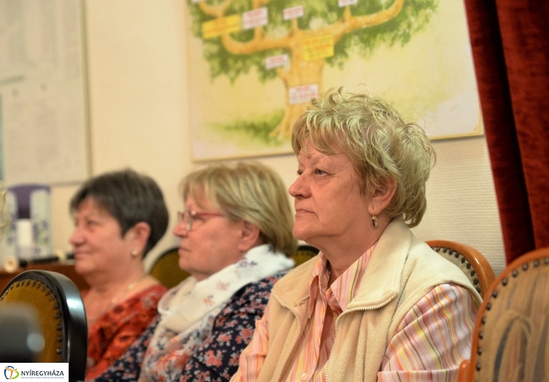 Portréfilmek, zene, a Tünet Együttes fellépése a Bencs Villában