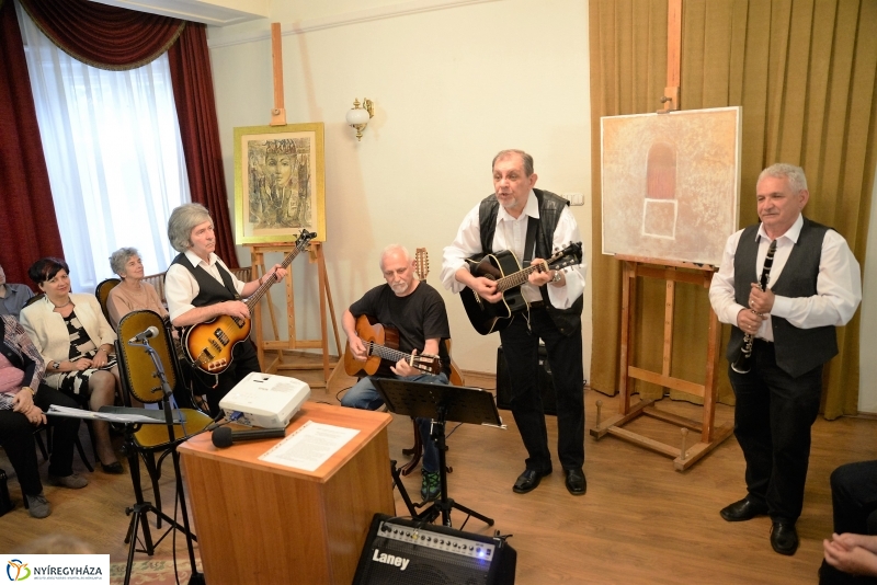 Portréfilmek, zene, a Tünet Együttes fellépése a Bencs Villában