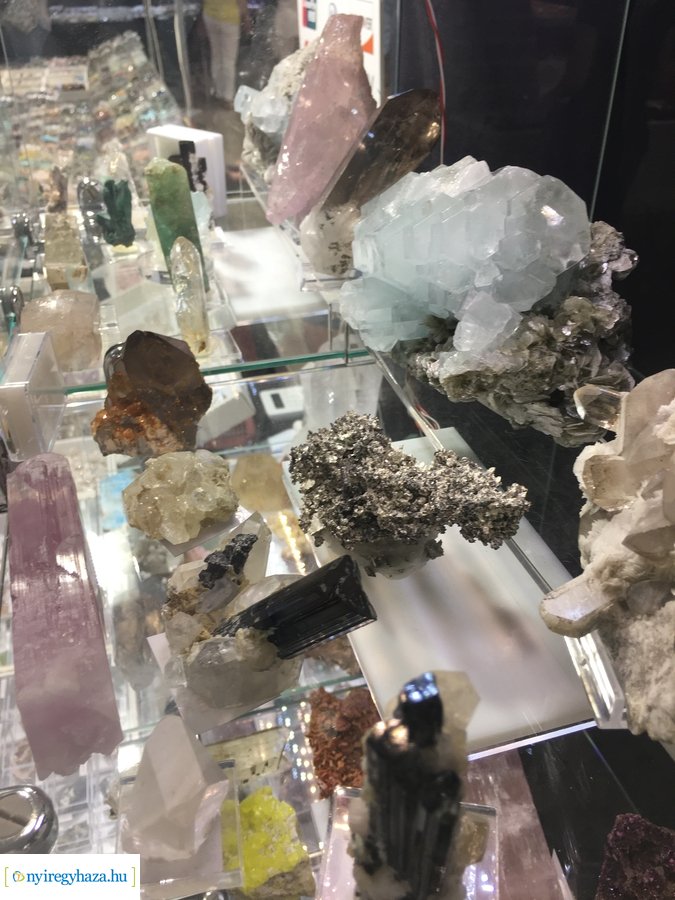 34. Ásványbörze