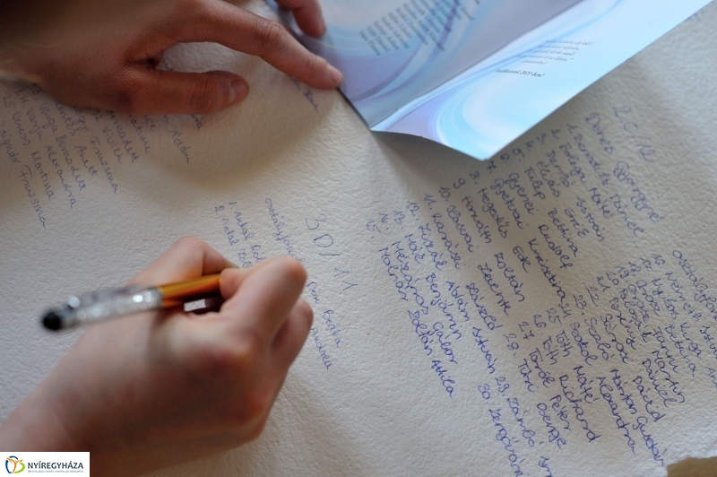 Ballagók Kapcsos Könyve a Városházán