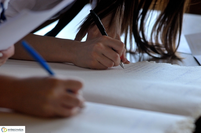 Ballagók Kapcsos Könyve a Városházán