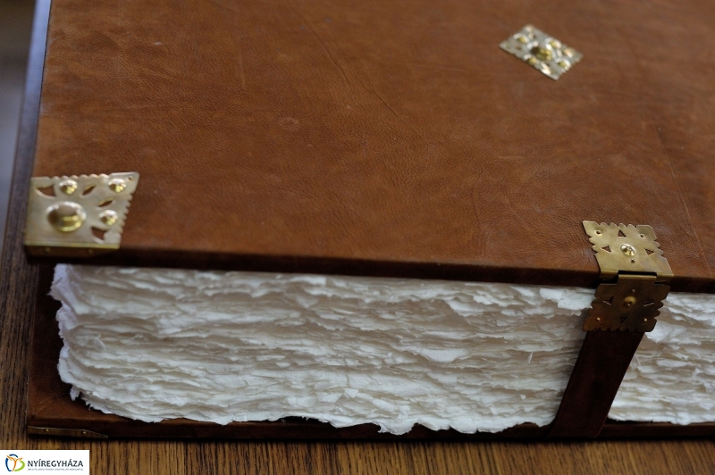 Ballagók Kapcsos Könyve a Városházán