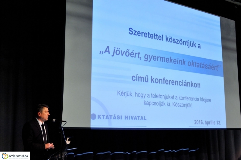 A jövőért, gyermekeink oktatásáért konferencia
