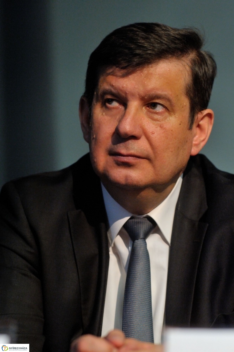 A jövőért, gyermekeink oktatásáért konferencia