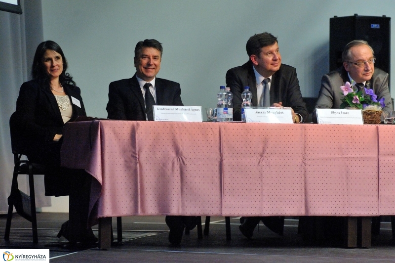 A jövőért, gyermekeink oktatásáért konferencia