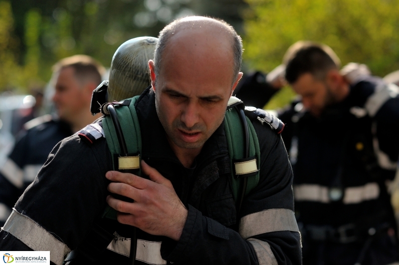 Tűzoltók a magasban