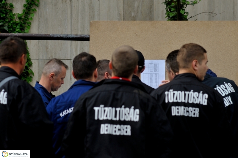 Tűzoltók a magasban