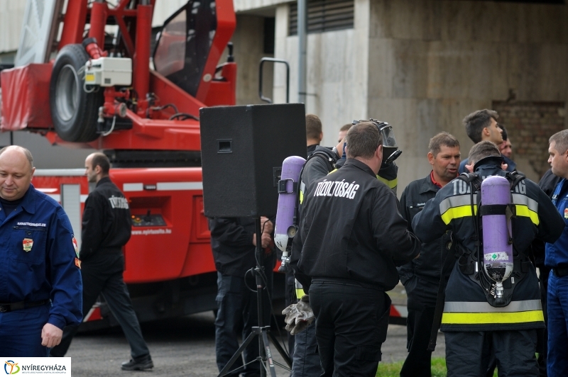 Tűzoltók a magasban