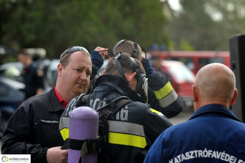 Tűzoltók a magasban