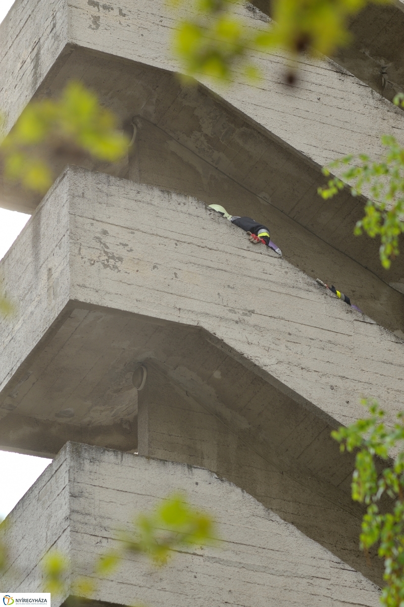 Tűzoltók a magasban