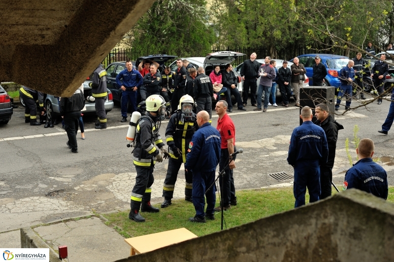 Tűzoltók a magasban