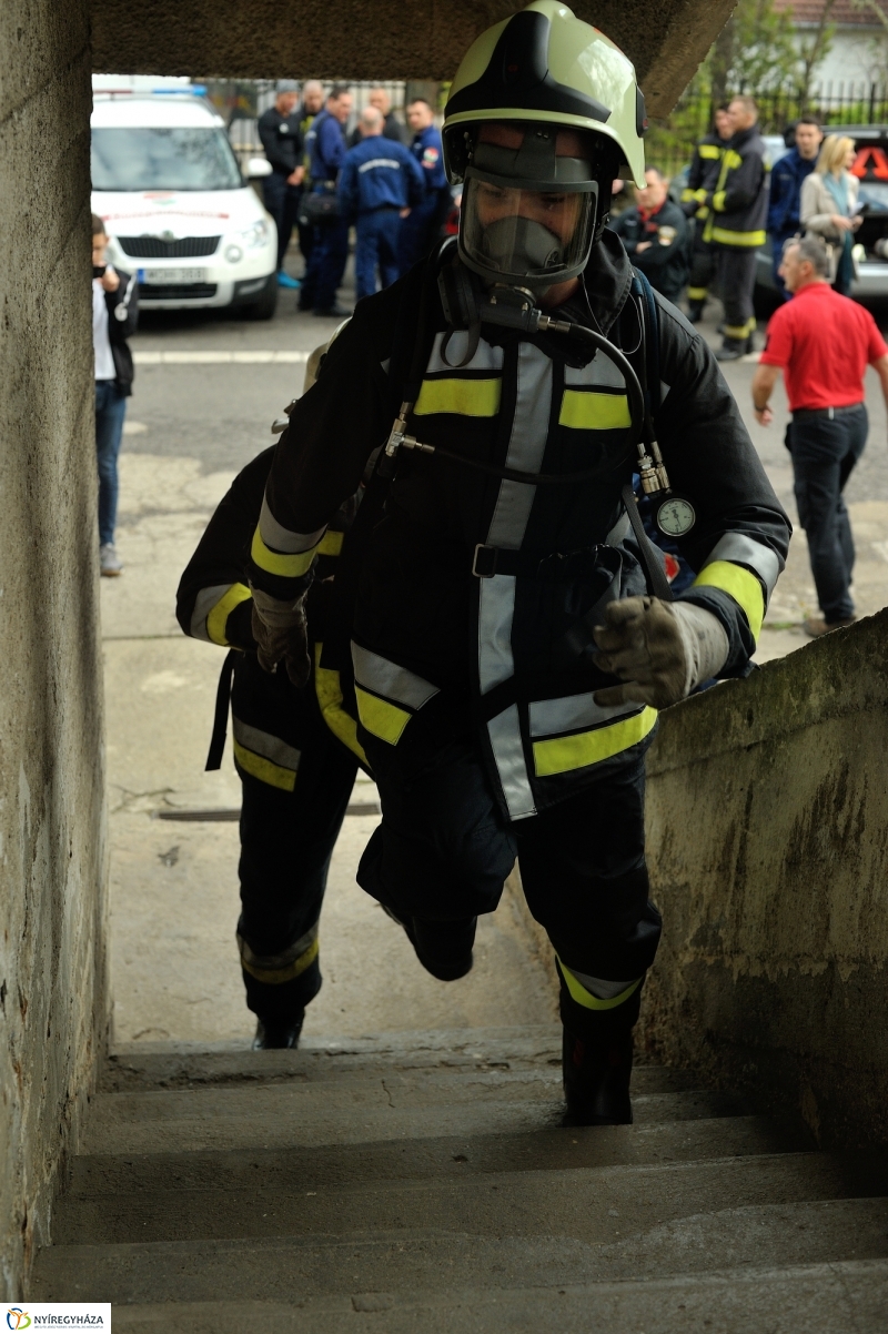 Tűzoltók a magasban