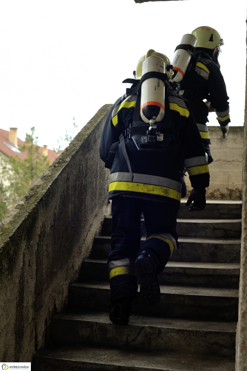 Tűzoltók a magasban