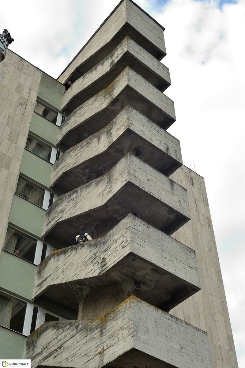 Tűzoltók a magasban