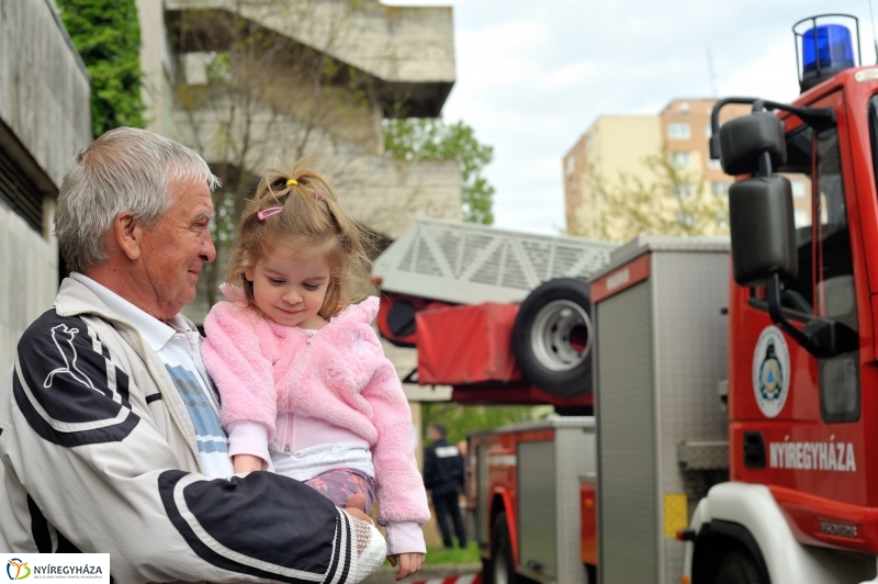 Tűzoltók a magasban