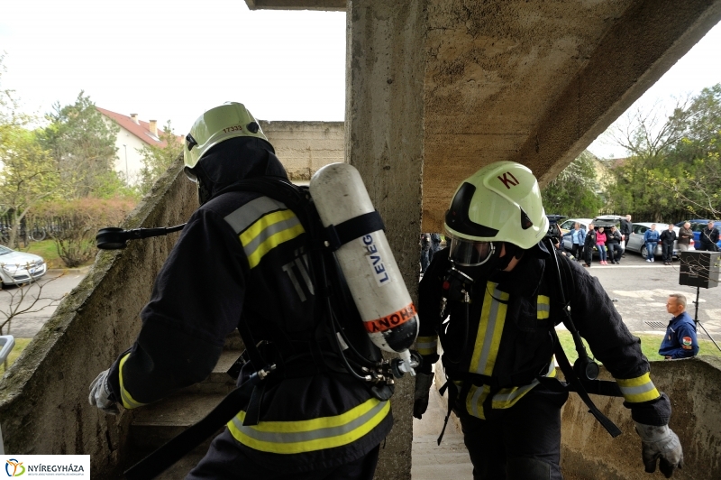 Tűzoltók a magasban