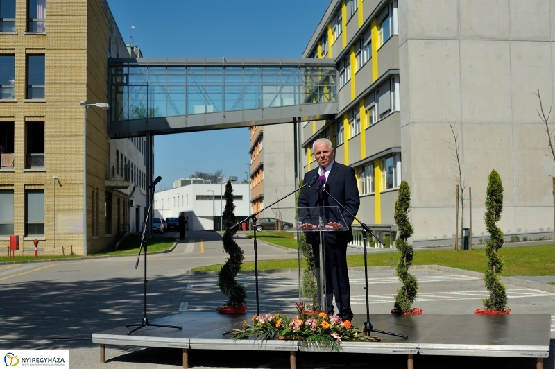 Tömbkórház épületeinek a felszentelése