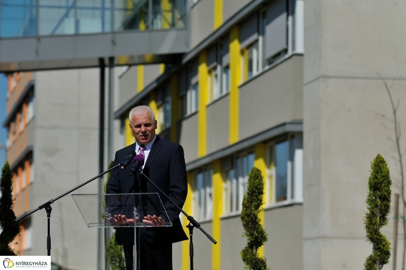 Tömbkórház épületeinek a felszentelése