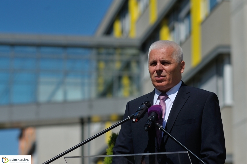 Tömbkórház épületeinek a felszentelése