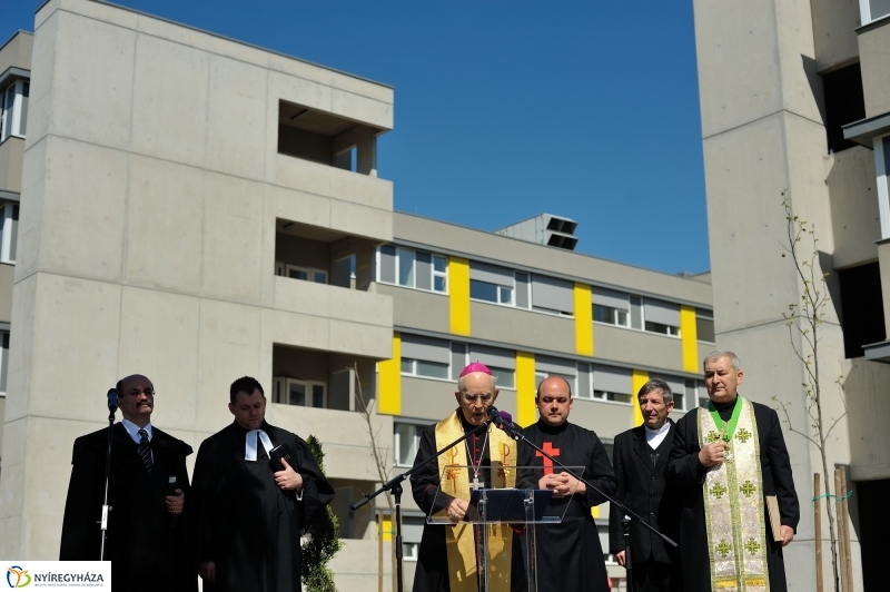 Tömbkórház épületeinek a felszentelése