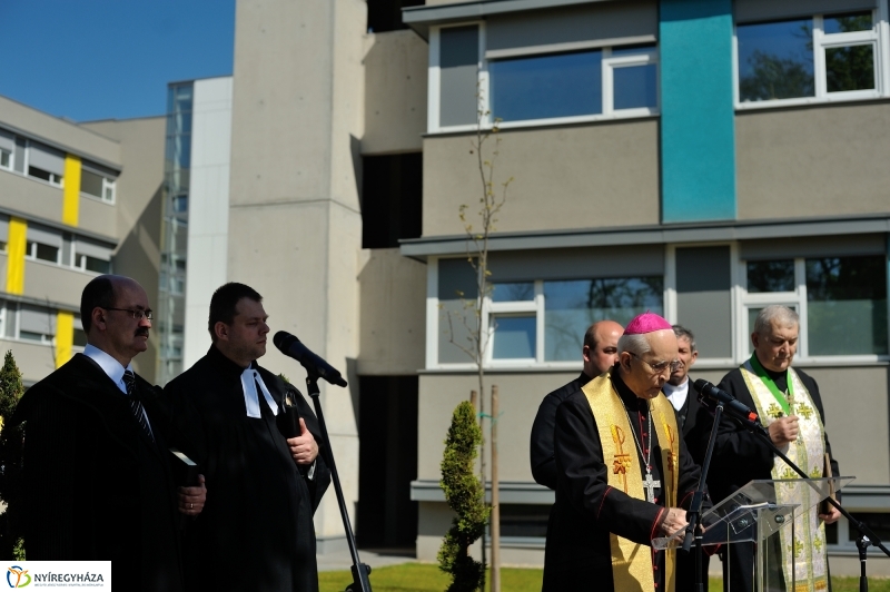 Tömbkórház épületeinek a felszentelése