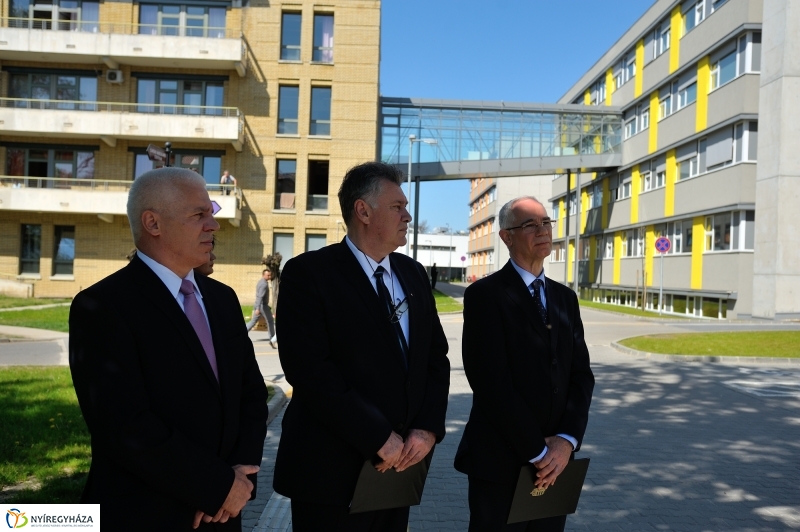 Tömbkórház épületeinek a felszentelése