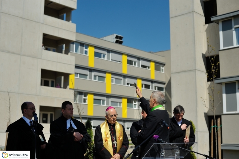 Tömbkórház épületeinek a felszentelése