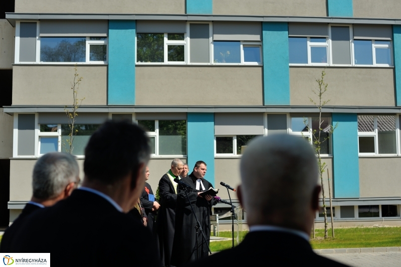 Tömbkórház épületeinek a felszentelése