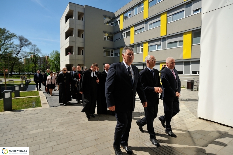 Tömbkórház épületeinek a felszentelése