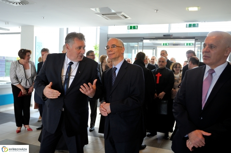 Tömbkórház épületeinek a felszentelése