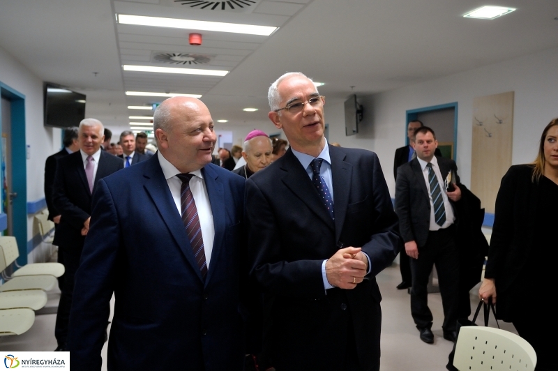 Tömbkórház épületeinek a felszentelése