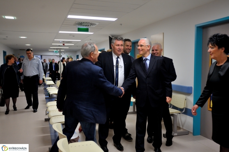 Tömbkórház épületeinek a felszentelése