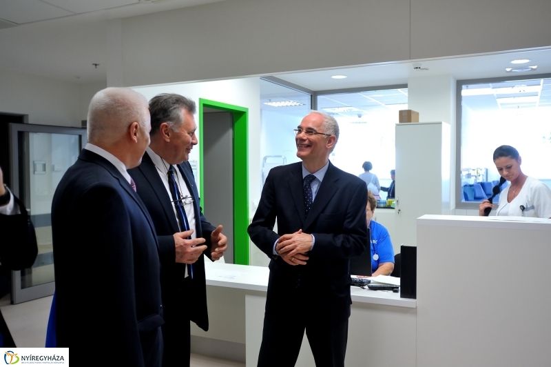 Tömbkórház épületeinek a felszentelése