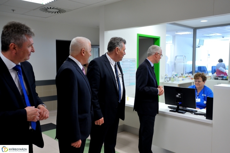 Tömbkórház épületeinek a felszentelése