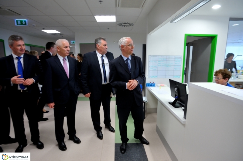 Tömbkórház épületeinek a felszentelése