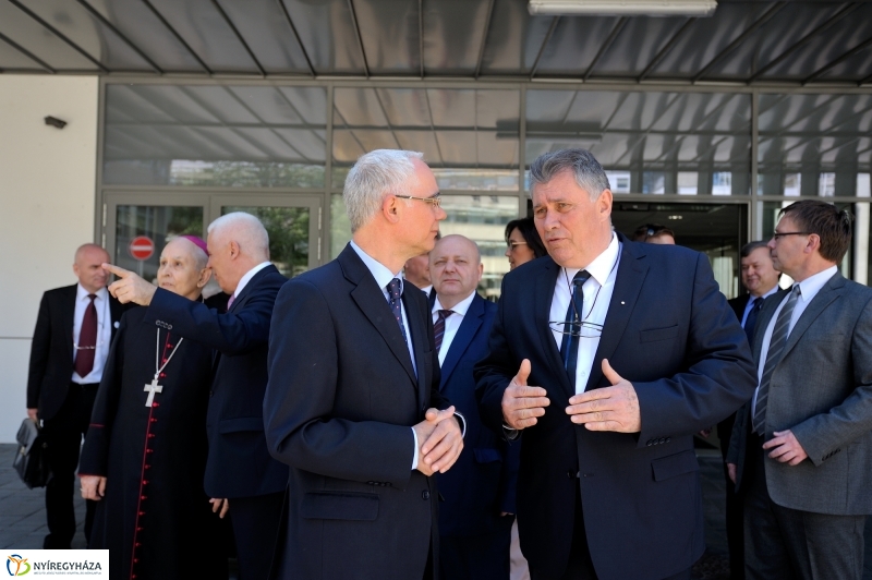 Tömbkórház épületeinek a felszentelése