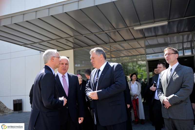 Tömbkórház épületeinek a felszentelése