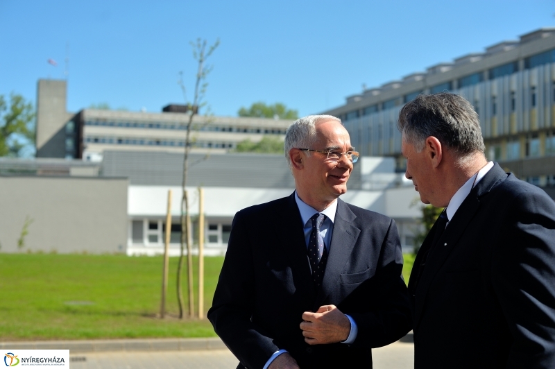 Tömbkórház épületeinek a felszentelése