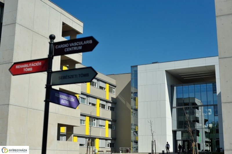 Tömbkórház épületeinek a felszentelése